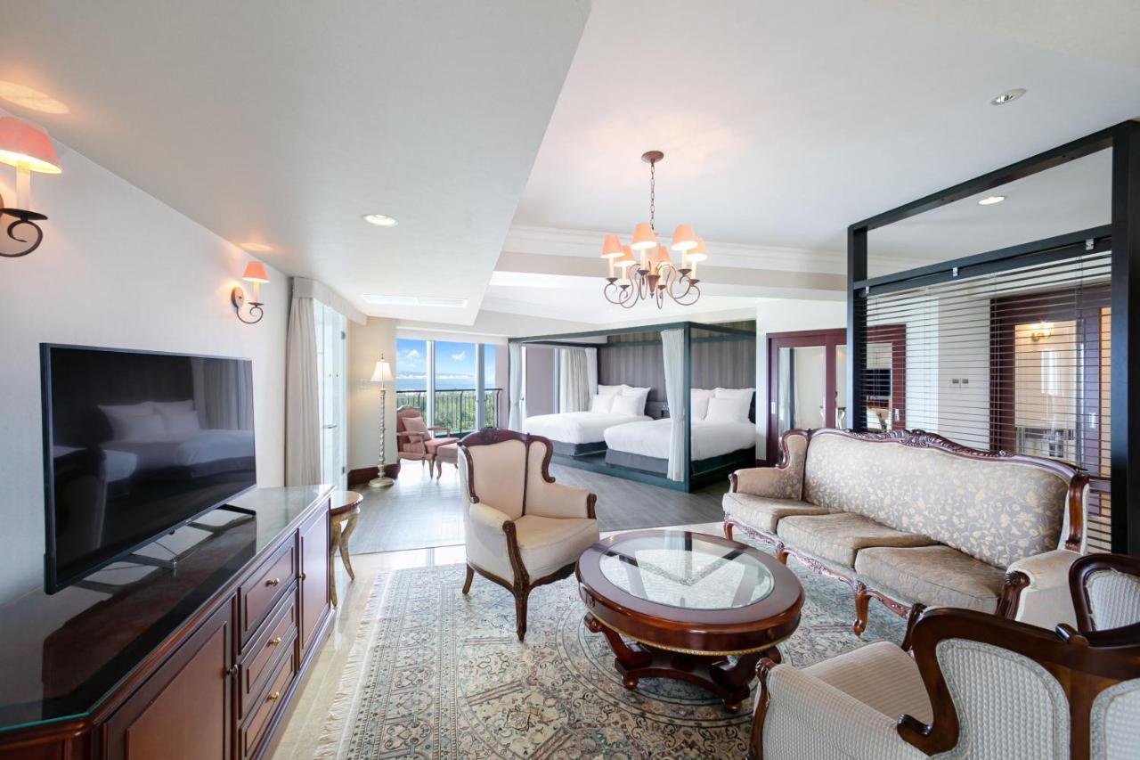 Oriental Hotel Okinawa Resort & Spa Наго Екстериор снимка Suite at the hotel