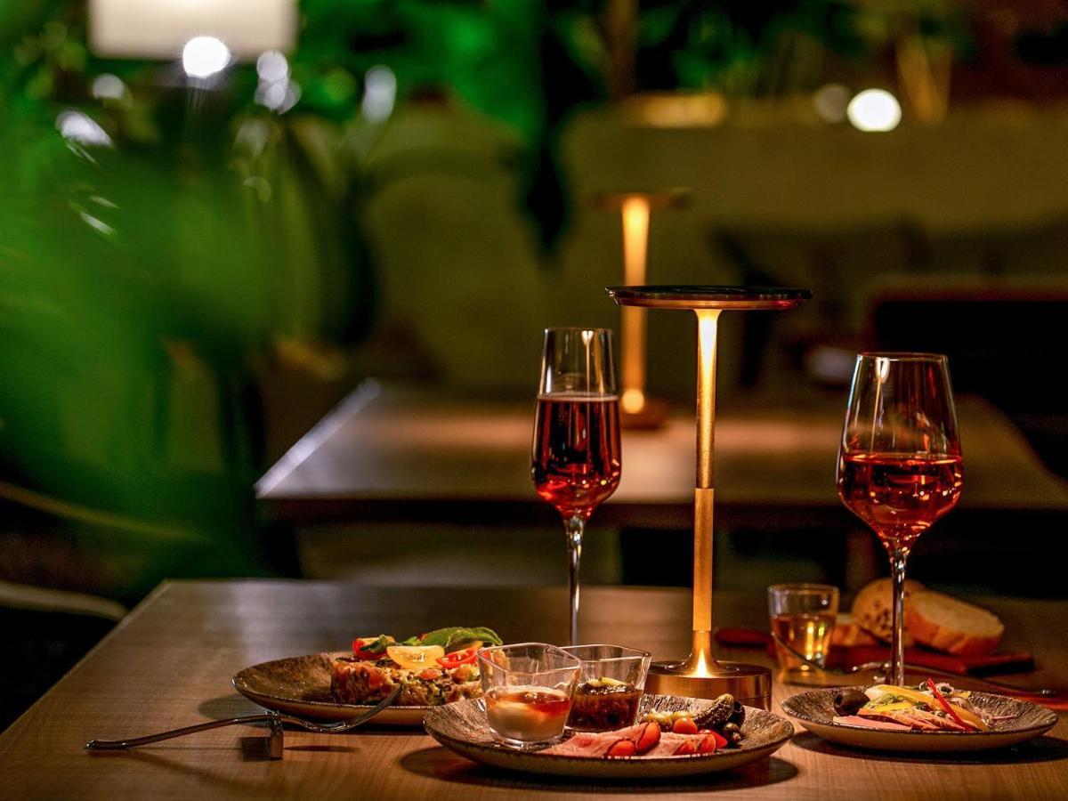 Oriental Hotel Okinawa Resort & Spa Наго Екстериор снимка A candlelight dinner
