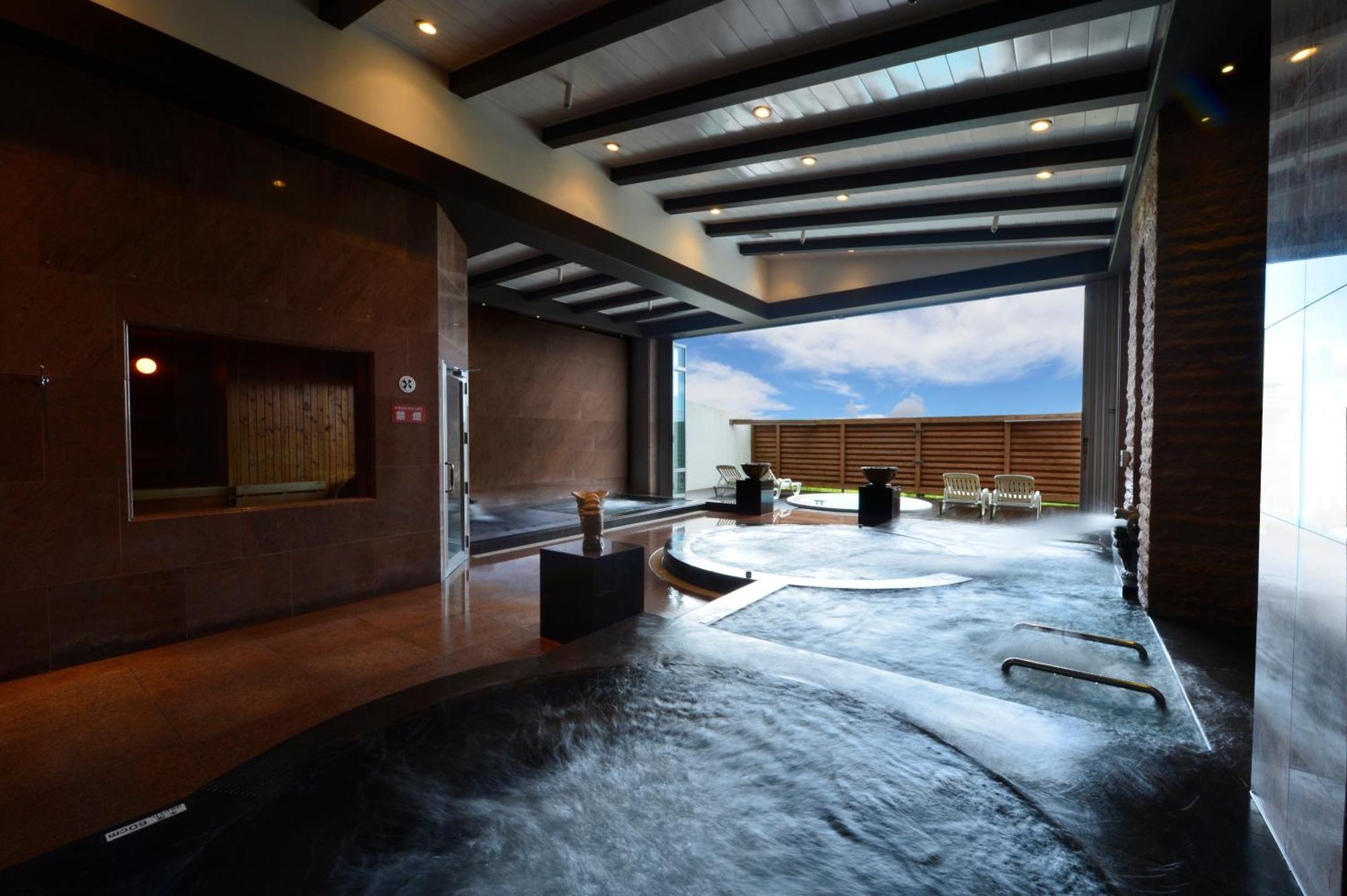 Oriental Hotel Okinawa Resort & Spa Наго Екстериор снимка A modern onsen in Tokyo
